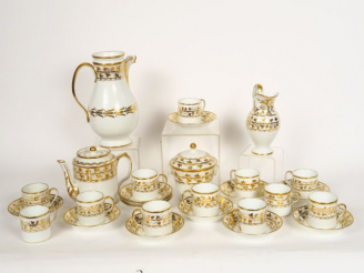 Vente aux enchères Service à thé et à café deuxième moitié  XIXème en porcelaine blanche 