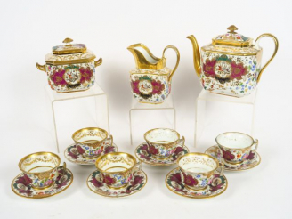Vente aux enchères Sevice à thé Restauration en porcelaine de Paris, à décor émaillé poly