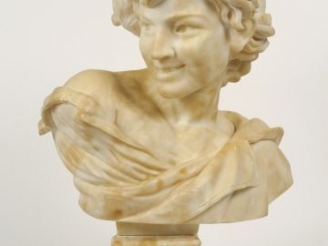 Vente aux enchères D'après Carpeaux, sculpture en albâtre fin XIXème "Le petit pêcheur na