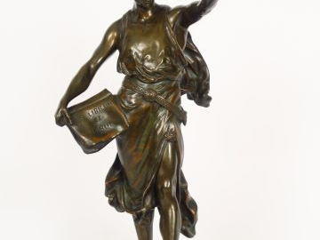 E. PICAULT "Vincere" Sculpture en bronze à patine brune. Signée. H. 48