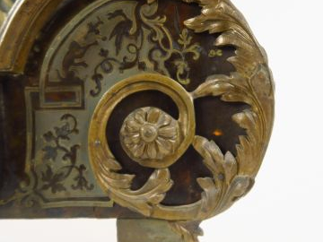 Cartel Napoléon III en marqueterie Boulle sur fond d'écaille. Cadran s