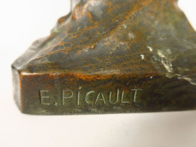 E. PICAULT "Le penseur" Sculpture en bronze à patine brune. Signée. H.