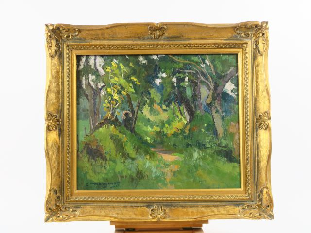 	E MANGENOT, « Petit chemin normand »  Huile sur toile. Signée en bas 