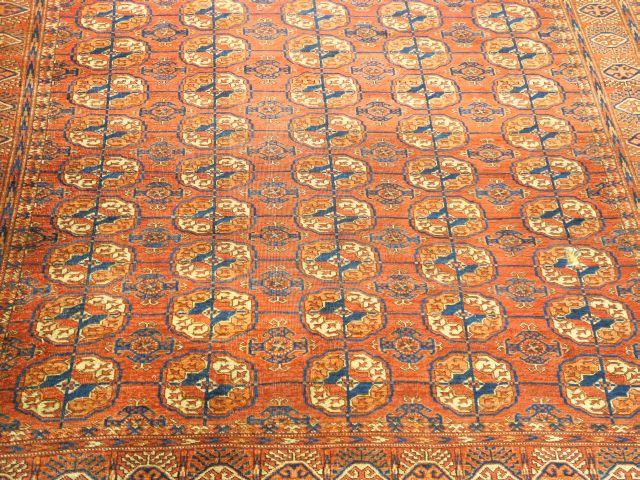 	Grand tapis Caucase à fond bordeaux (quelques petites déchirures). Di