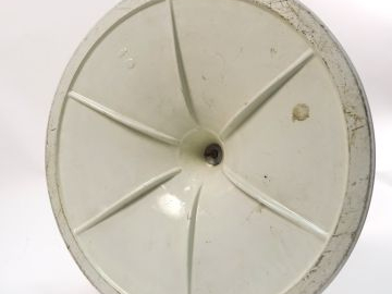 Eero Saarinen pour Knoll. Table "Tulipe", pied en fonte d'aluminium, p