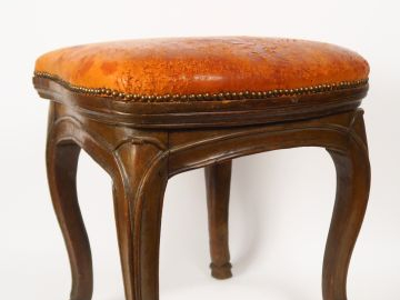 O.G MATHON. Tabouret transformable en chaise Louis XV en noyer mouluré