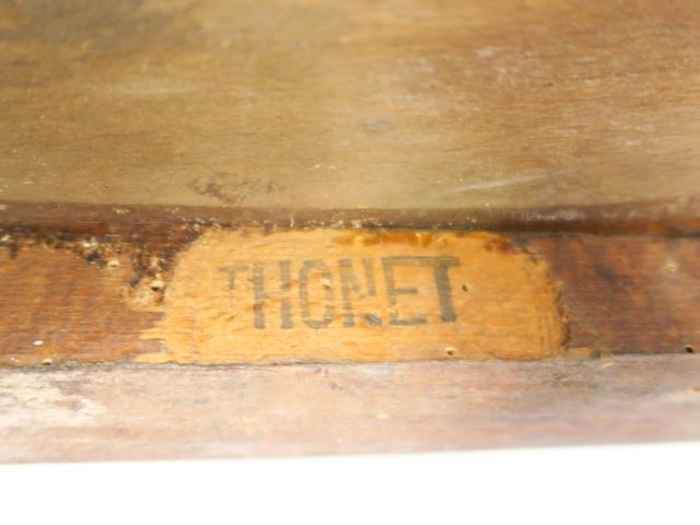 THONET. Mobilier de salon 1900  en bois tourné. Comprenant : un canapé