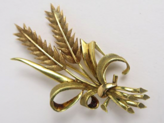 Vente aux enchères Broche en or figurant deux épis de blé. (à charge de contrôle). Poids 