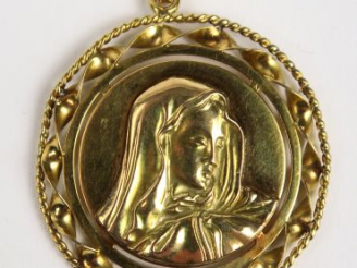 Vente aux enchères Grande médaille religieuse en or. Non gravée. Diamètre : 4 cm . Poids 