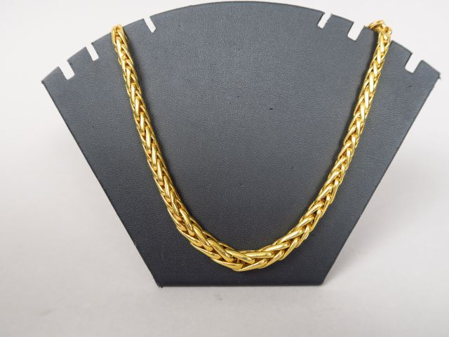 Collier en or, maille palmier. Poids : 31,35 g (petits enfoncements)