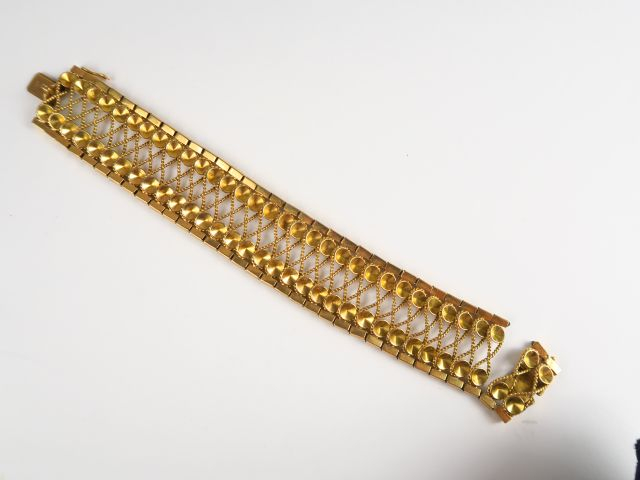 Bracelet ajouré en or. Poids : 47,5 g