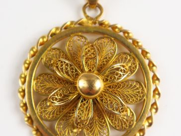 Pendentif en or. Poids : 24,4 g