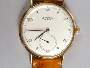 UNIVERSAL Genève. Montre bracelet, circa 1940