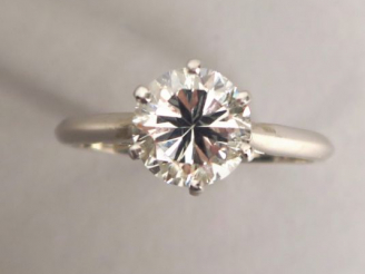 Vente aux enchères Solitaire, taille brillant de 1,80 carats environ. J, SI 1. Poids tel 