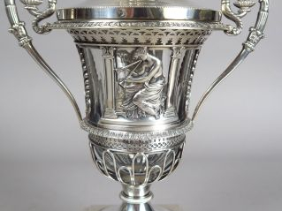 Vente aux enchères Drageoir en argent, poinçon Vieillard, à décor de femmes à l'antique j