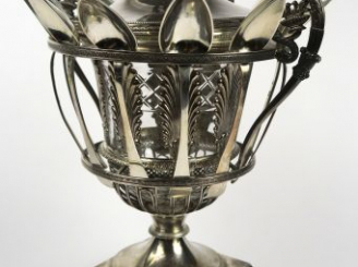 Vente aux enchères Confiturier Restauration et ses 12 cuillères en argent, poinçon Vieill