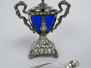 Moutardier Napoléon III en argent, poinçon Minerve, on y joint une cui