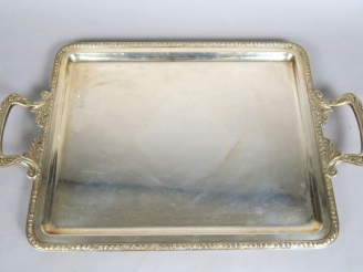 Vente aux enchères Plateau en argent étranger, prises feuillagées. Poids : 1 100 g