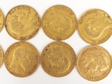 10 pièces de 20 Francs or: -8 x Napoléon III tête nue, -2 x Napoléon I