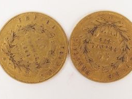 Vente aux enchères 4 pièces de 10 Francs or: -3 x Napoléon III tête nue, -1 x Marianne. P