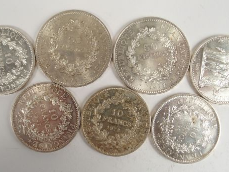 2 pièces de 50 Francs argent Hercule. On y joint 5 pièces de 10 Francs