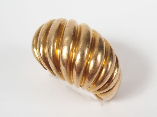 Bague dôme torsadée en or jaune. TDD 56 Poids tel: 15gr