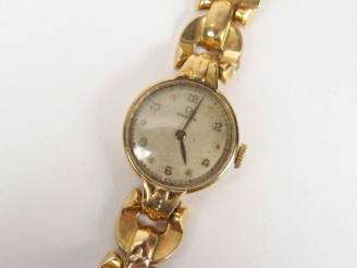 Vente aux enchères OMEGA. Montre de dame Art déco en or jaune, cadran à index et chiffres