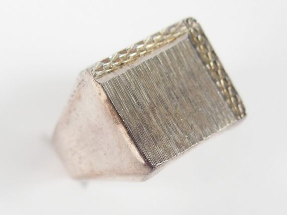 Chevalière en argent. TDD 62 Poids: 8,1gr