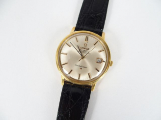 Vente aux enchères OMEGA. Montre d'homme modèle Constellation, boitier rond en or, cadran