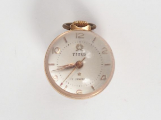 Vente aux enchères TITUS. Montre pendentif boule, cadran à index et chiffres arabes, méca