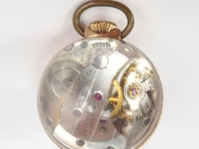 TITUS. Montre pendentif boule, cadran à index et chiffres arabes, méca