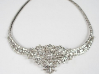 Vente aux enchères Collier en or blanc pavé de 326 diamants (environ) taille moderne, bag