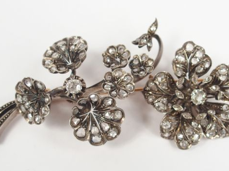 Bijoux à transformation en or blanc composé de 2 broches en forme de b