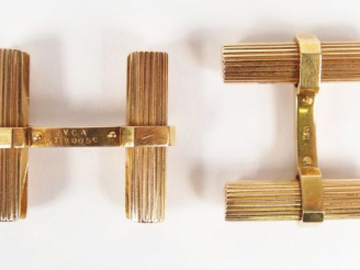 Vente aux enchères VAN CLEEF   ARPELS. Paire de boutons de manchettes en or jaune. Dans l