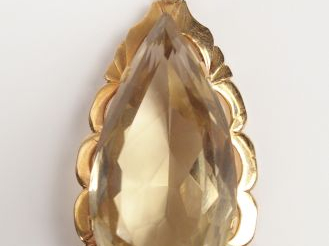 Pendentif monture or jaune travaillée orné d'une citrine taille poire 