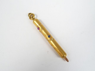 Vente aux enchères Porte-mine en or jaune Art Nouveau, décor de feuillage incrusté d’un s