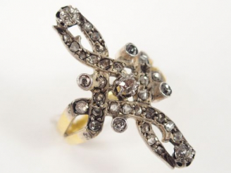 Vente aux enchères Bague or jaune Napoléon III, décor d'arabesque pavée de diamants taill