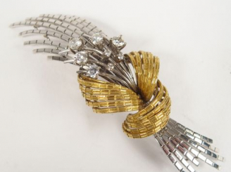 Vente aux enchères Broche en or jaune et platine, en forme de gerbe, rehaussée de diamant