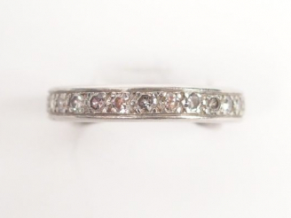 Vente aux enchères Alliance américaine monture platine et diamants taille moderne de 0,02