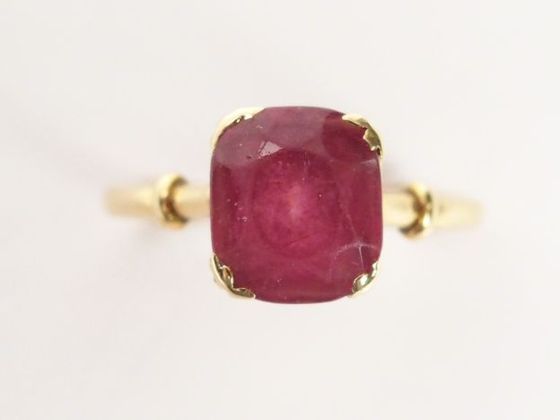 Bague monture or jaune et pierre rose taille rectangulaire. TDD 50 Poi