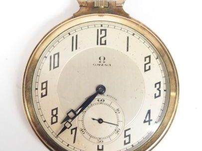 OMEGA. Montre de gousset plate en métal doré, cadran acier brossé, chi