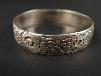 Vente aux enchères Bracelet jonc en argent. Poids: 38,3gr