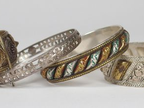 4 bracelets de style berbère en argent. Poids tel: 205gr