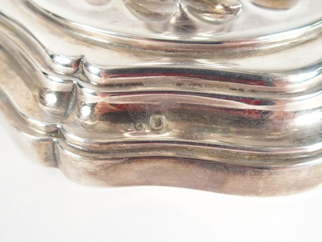 Paire de chandeliers de style rocaille en argent, poinçon Minerve, écl