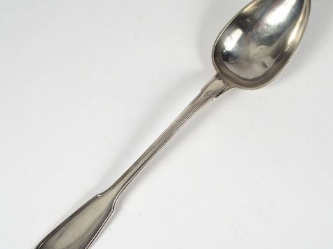 Cuillère à ragoût en argent, poinçon Vieillard, modèle à filet. M. O :