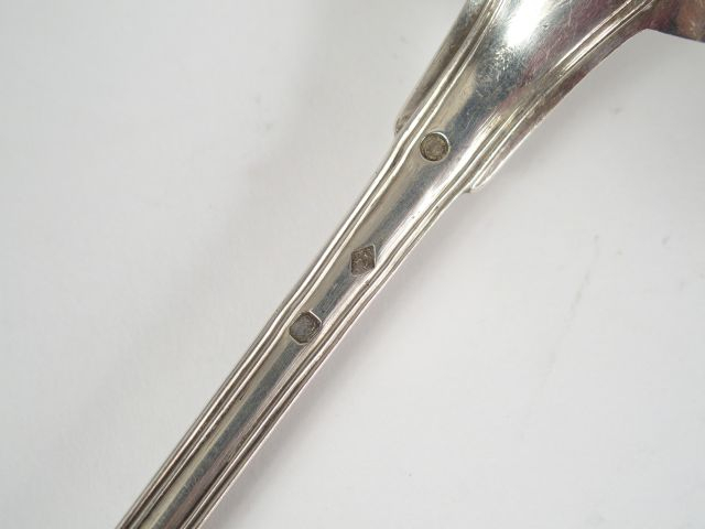 Cuillère à ragoût en argent, poinçon Vieillard, modèle à filet. M. O :