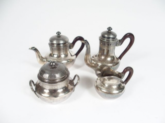 Vente aux enchères Service à thé et à café égoïste de style Louis XVI en argent, poinçon 