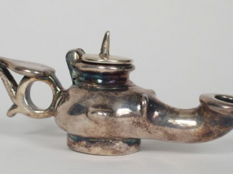 Vente aux enchères Lampe à huile miniature en argent étranger