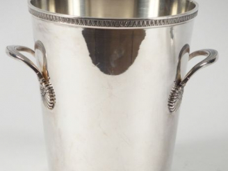 Vente aux enchères Seau à champagne de style Empire en métal argenté, à décor de palmette