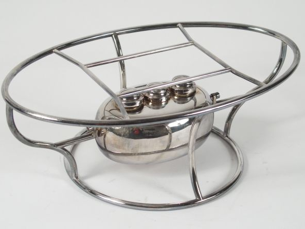 FELIX FRERES. Chauffe-plat de style Art Déco en métal argenté.